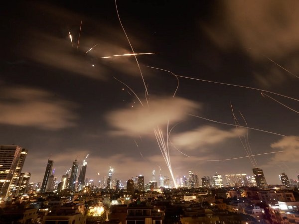 إيران تطلق موجة صواريخ جديدة نحو إسرائيل