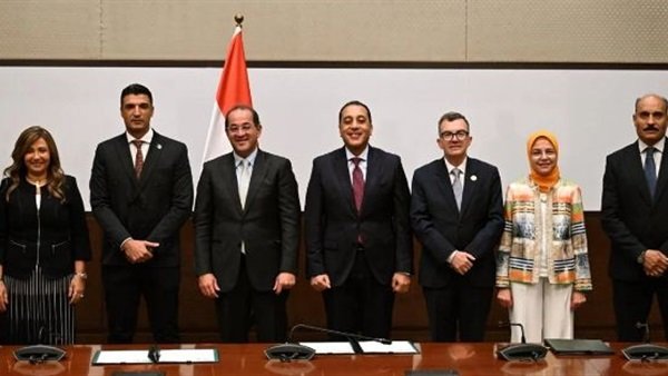 مدبولى يشهد توقيع اتفاقية تسوية مديونية بنك الاستثمار القومي