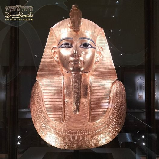قناع جنائزي بطلمي